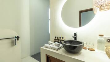 Comfort Villa, Private Pool | Bathroom | Shower, free toiletries, hair dryer, bathrobes