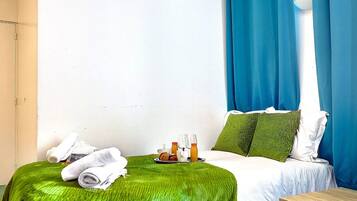 2 bedrooms, iron/ironing board, internet, bed sheets