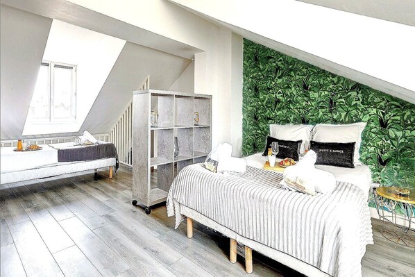 2 bedrooms, iron/ironing board, internet, bed sheets