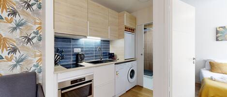 Fridge, microwave, oven, dishwasher