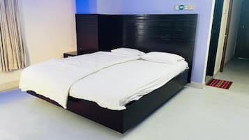 Deluxe Double Room, Balcony, City View | Desk, laptop workspace, soundproofing, free WiFi