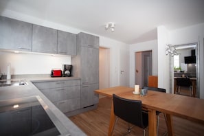 Fridge, oven, stovetop, dishwasher - Cozy vacation apartment within walking distance of Lake Constance  (Bodman-Ludwigshafen)