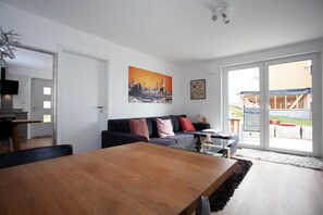 TV, DVD player, books - Cozy vacation apartment within walking distance of Lake Constance  (Bodman-Ludwigshafen)