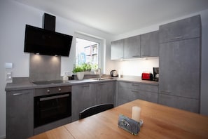 Réfrigérateur, four, plaque de cuisson, lave-vaisselle