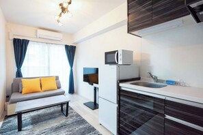 Basic Apartment, Non Smoking (205) | 1 bedroom, free WiFi, bed sheets - Art Shin-Osaka West (Osaka)