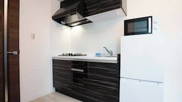 Basic Apartment, Non Smoking (201) | Private kitchen | Fridge, microwave, stovetop, cookware/dishes/utensils