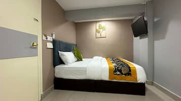 Egyptian cotton sheets, premium bedding, minibar, desk