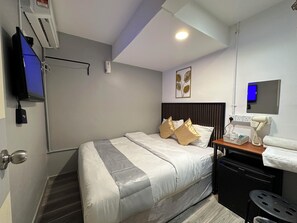 Deluxe Double Room | Egyptian cotton sheets, premium bedding, minibar, desk