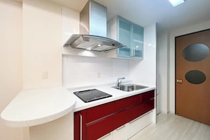 Appartement Confort | Cuisine privée | Réfrigérateur, micro-ondes, plaque de cuisson