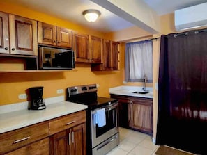 Fridge, microwave, coffee/tea maker, cookware/dishes/utensils - 2 Bedroom 2 Bath Villa Riviera (Coco)