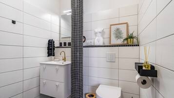 Doccia, asciugacapelli, asciugamani