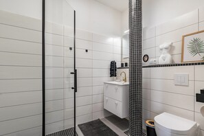 Dusch, hårtork och handdukar