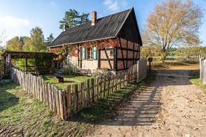 Exterior - Finca 'Casa Del Sol - Fachwerkhäuschen' with Lake View, Private Terrace & Wi-Fi (Lychen)