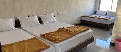 Familiekamer | Hypoallergeen beddengoed, een bureau, extra bedden (toeslag), beddengoed