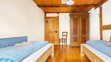 4 bedrooms, free WiFi, bed sheets