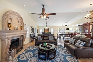 Smart TV, foosball, table tennis, offices - Chardonnay Charm by AvantStay | Luxe Group Retreat w/ Pool | Mins to Wineries (Temecula)