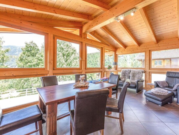Chalet | Dining