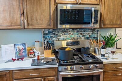 PEACEFUL, NEAR SDSU, CENTRAL with LG PATIO, FULL KITCHEN, COZY BEDS, GATED HOME