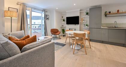 Cosy 2-Bed Apartment in Frome Near Town Centre!