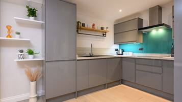 Fridge, oven, dishwasher, toaster