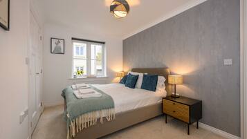2 bedrooms, iron/ironing board, free WiFi