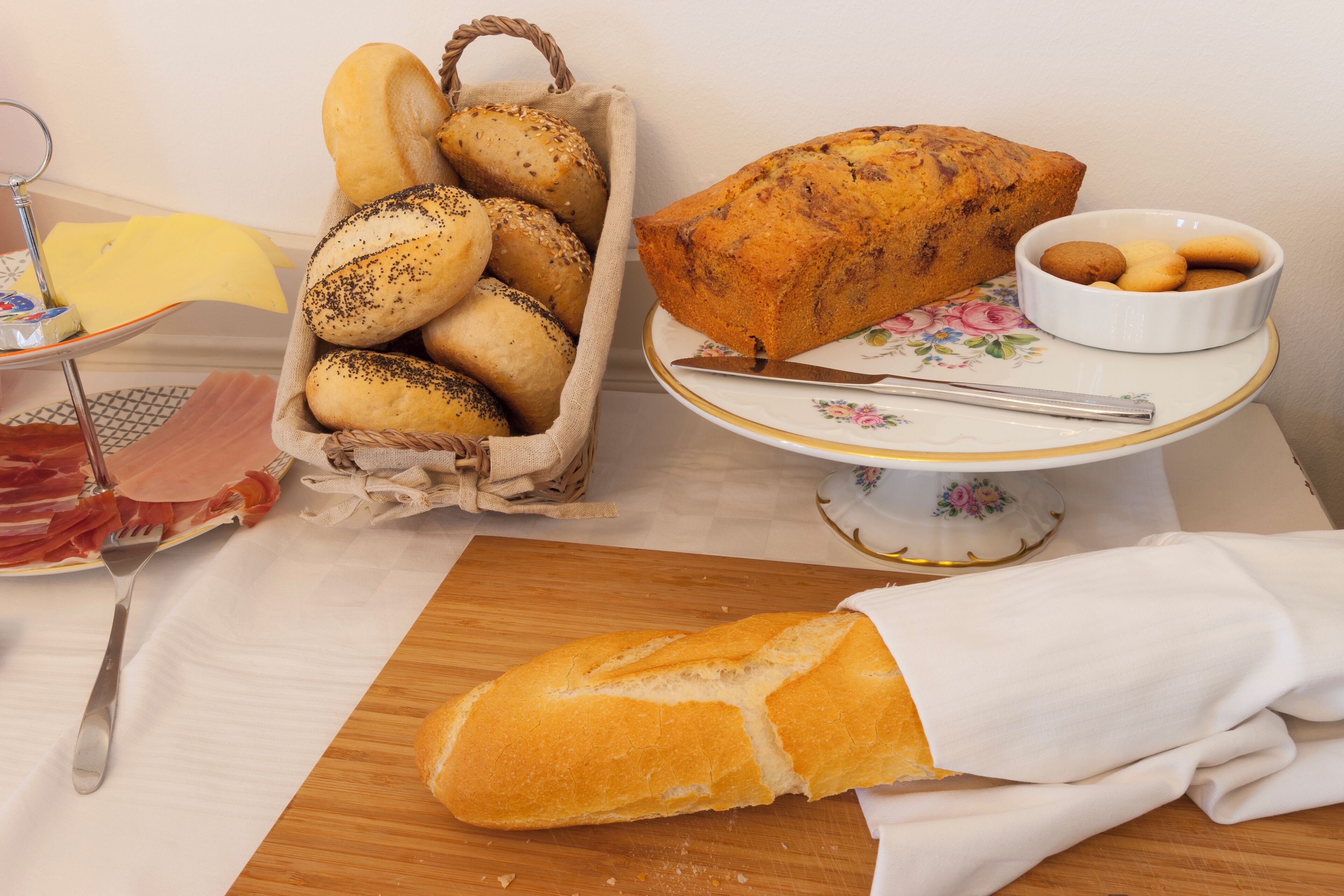 Sudah termasuk sarapan prasmanan setiap hari