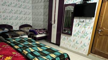 Economy Room | In-room safe