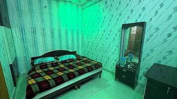 Basic Single Room, Balcony, Hill View | In-room safe