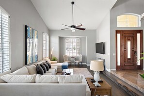 Smart TV, fireplace, table tennis, books - 5BR Luxury Stay: King Beds, Hot Tub, Games, Kids' Play Area & Private Pool (Scottsdale)