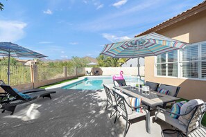 Outdoor pool - 5BR Luxury Stay: King Beds, Hot Tub, Games, Kids' Play Area & Private Pool (Scottsdale)