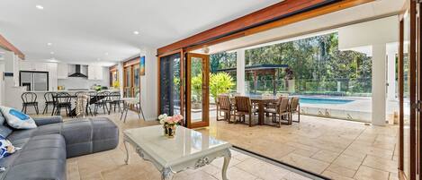 TV connectée, cheminée