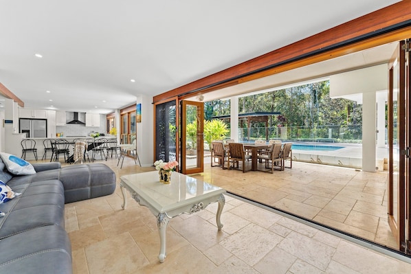 TV connectée, cheminée