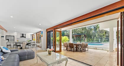 Tranquil 2Ha Escape: 5BD Home + Pool & Play Area