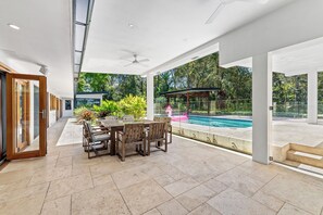Outdoor dining - Tranquil 2Ha Escape: 5BD Home + Pool & Play Area (Chandler)