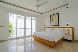 Villa Deluxe - utsikt mot trädgården | 3 sovrum, skrivbord och gratis wi-fi