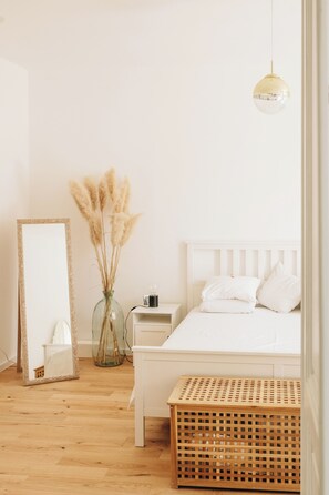 2 habitaciones, tabla de planchar con plancha, wifi y ropa de cama 