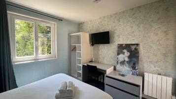 Habitació clàssica | Escriptori, wifi gratuïta i roba de llit