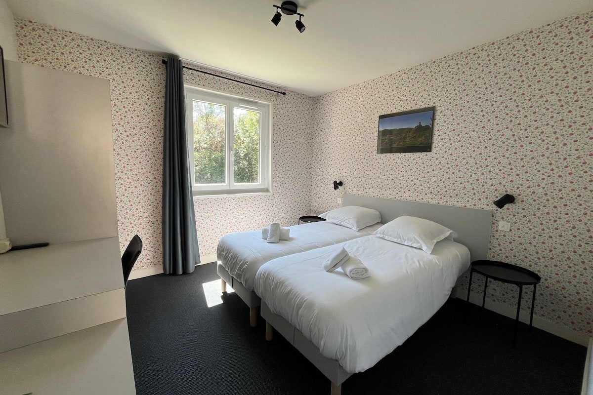 Klassieke kamer, 2 eenpersoonsbedden | 1 slaapkamer, een bureau, gratis wifi, beddengoed