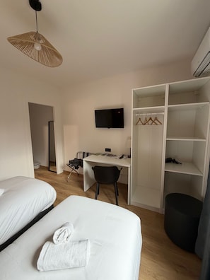Bureau, Wi-Fi gratuit, draps fournis