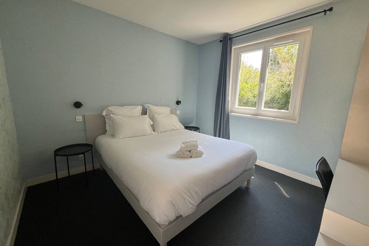 Klassieke kamer | 1 slaapkamer, een bureau, gratis wifi, beddengoed