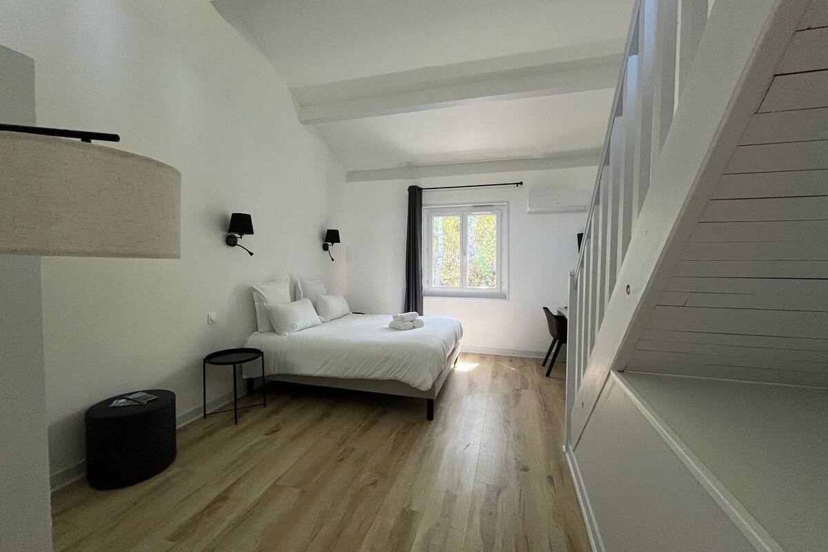 Superior vierpersoonskamer | 1 slaapkamer, een bureau, gratis wifi, beddengoed
