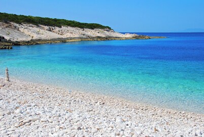 Villa Rasoha, right by the sea, a beautiful beach bay, peace, privacy

