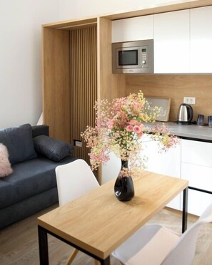 Family Apartment | Private kitchen | Mini-fridge, espresso maker, coffee/tea maker, electric kettle - FRIENDS RESIDENCE (Timisoara)