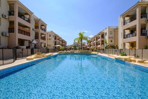 Pool - Oliva Poolside Residence by Nomads (Paphos)
