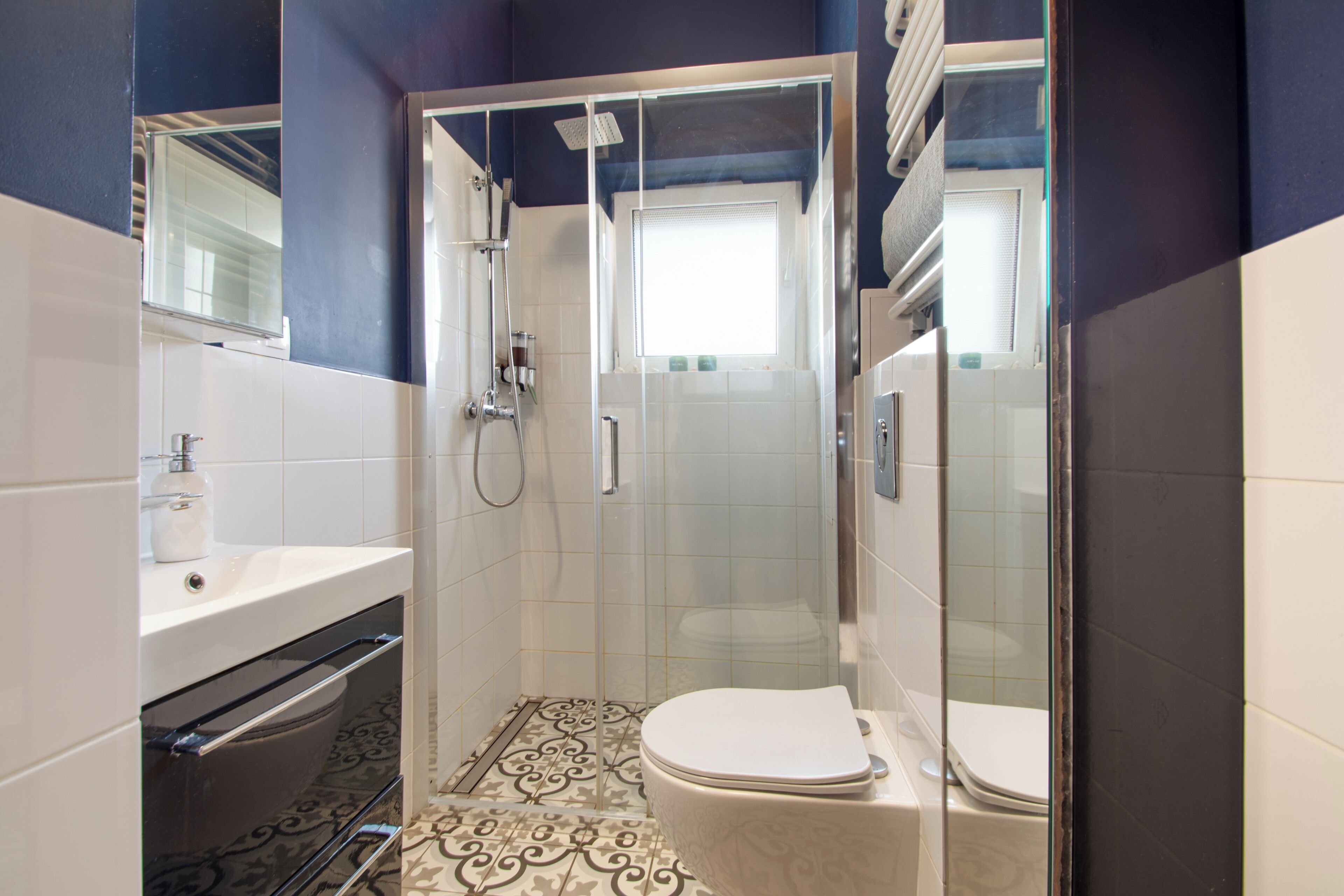 淋浴设施、免费洗浴用品、吹风机、毛巾