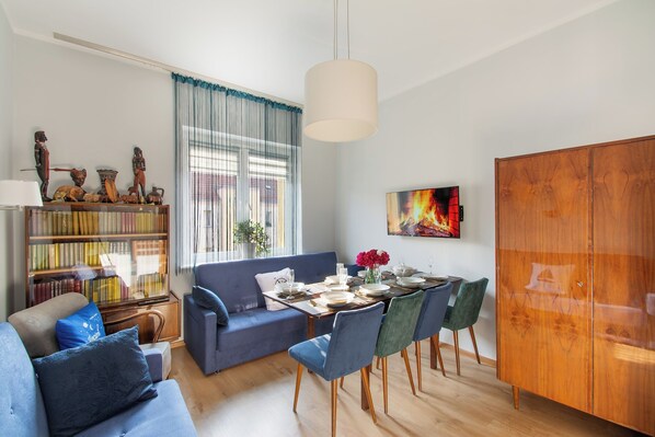 Dining - 2 Bed Flat - Sleeps 8 - Parking - Wifi (Szczecin)