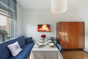 Dining - 2 Bed Flat - Sleeps 8 - Parking - Wifi (Szczecin)