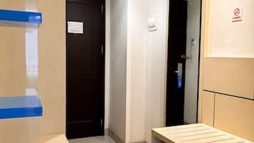 Kamar Twin Deluks, Bebas Asap Rokok | Meja kerja, ruang kerja ramah laptop, kedap suara, dan Wi-Fi gratis