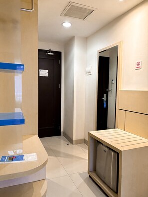 Habitación Deluxe con 2 camas individuales, para no fumadores | Escritorio, espacio para trabajar con laptop y insonorización 