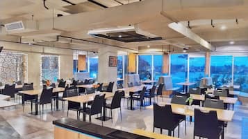 Daily buffet breakfast (IDR 30000 per person)